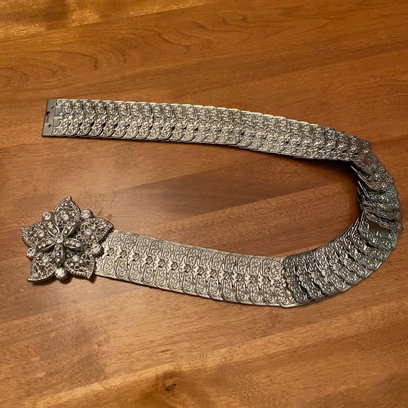 Silver metal flower crystal snap belt large - Picture 1 of 3